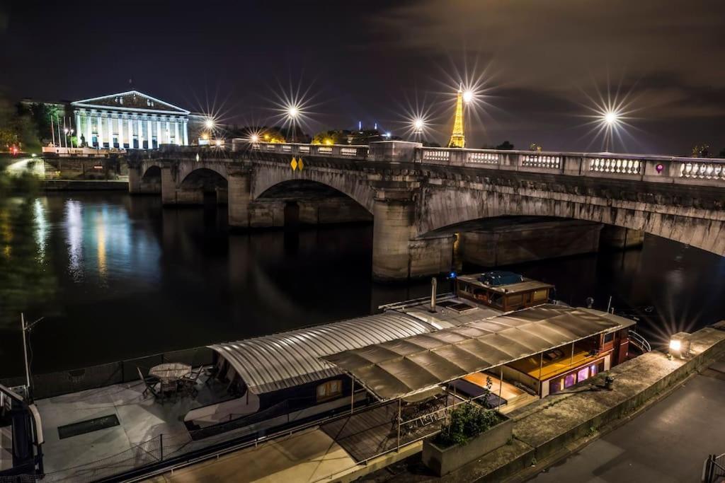 Classic Riverboat In The Center Of Paris Exterior foto