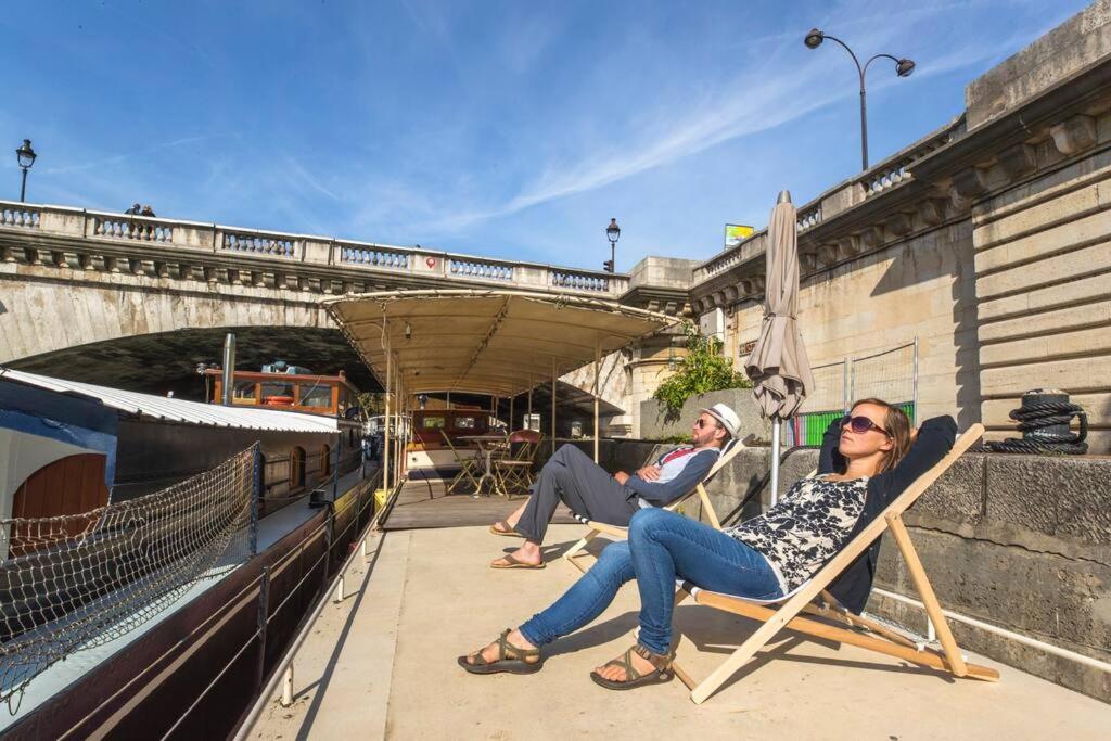 Classic Riverboat In The Center Of Paris Exterior foto