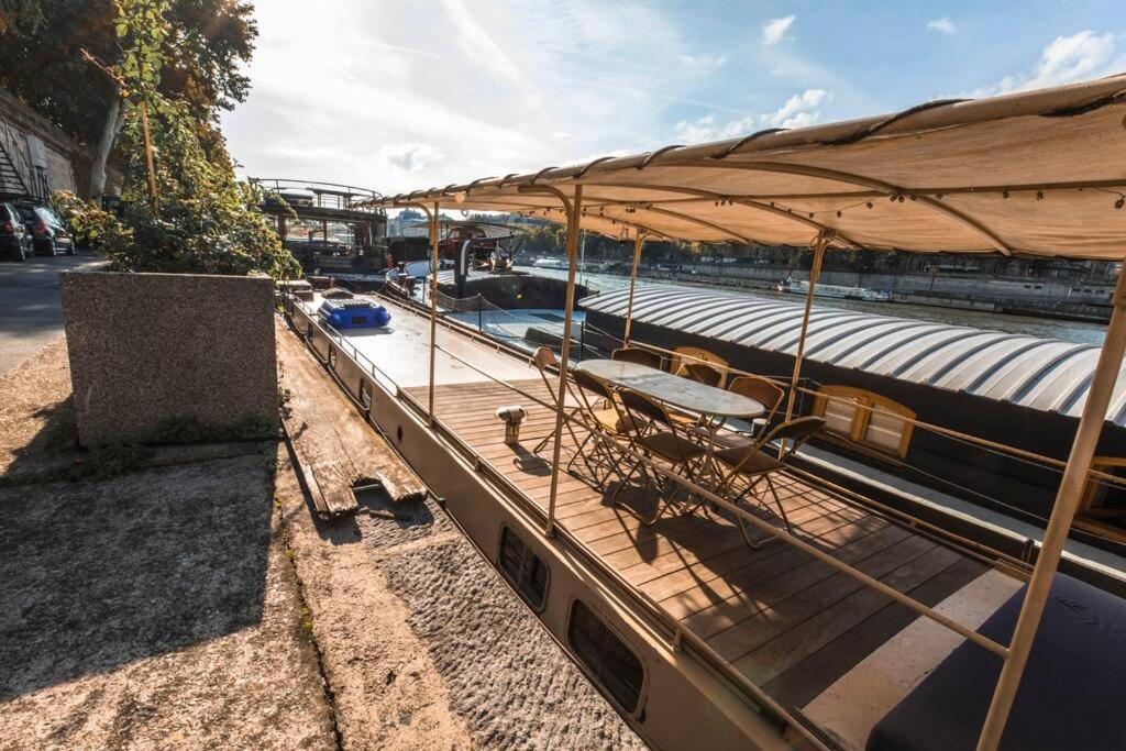 Classic Riverboat In The Center Of Paris Exterior foto