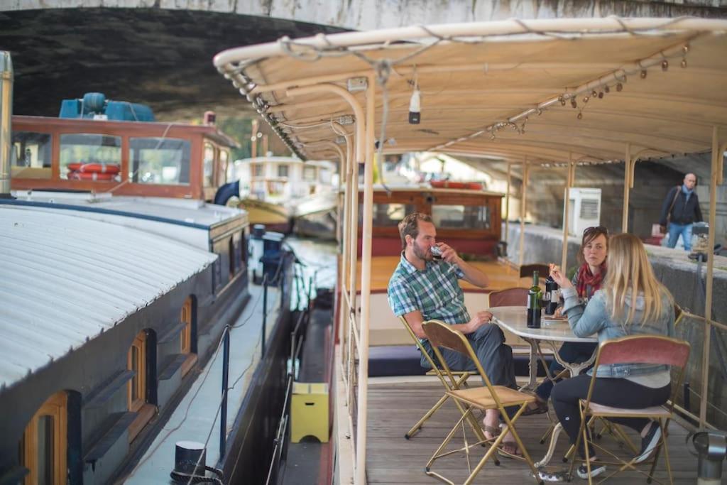 Classic Riverboat In The Center Of Paris Exterior foto