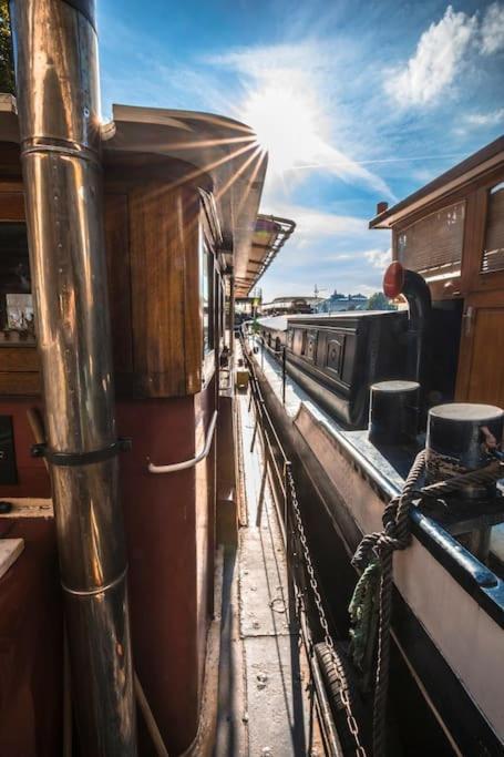 Classic Riverboat In The Center Of Paris Exterior foto