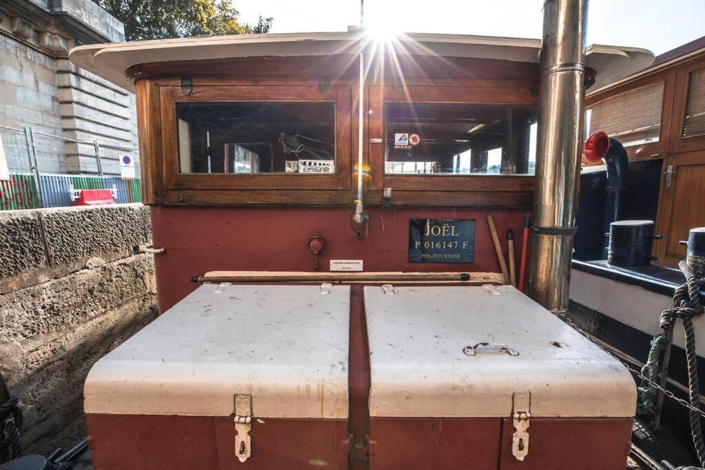 Classic Riverboat In The Center Of Paris Exterior foto